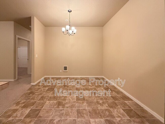 Building Photo - 523 Catron St N