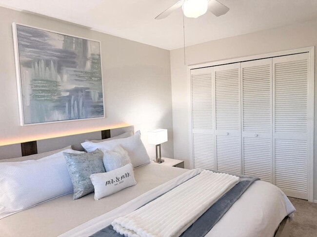 Building Photo - 5027 SW 16th Pl