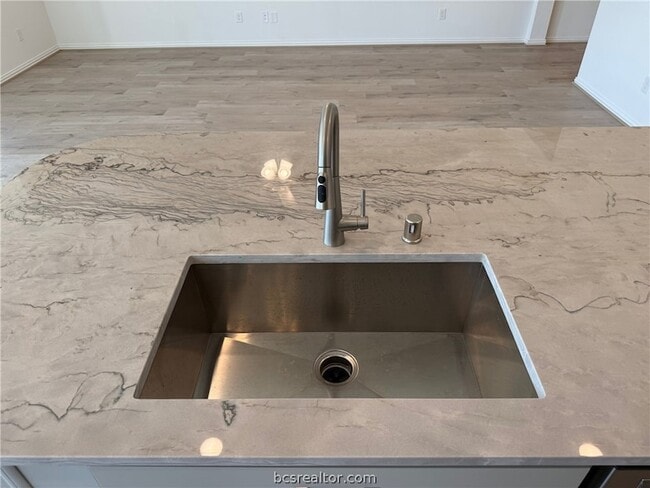 Building Photo - 6222 Greenville Dr