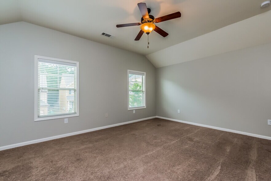 Building Photo - 522 Broughton Dr