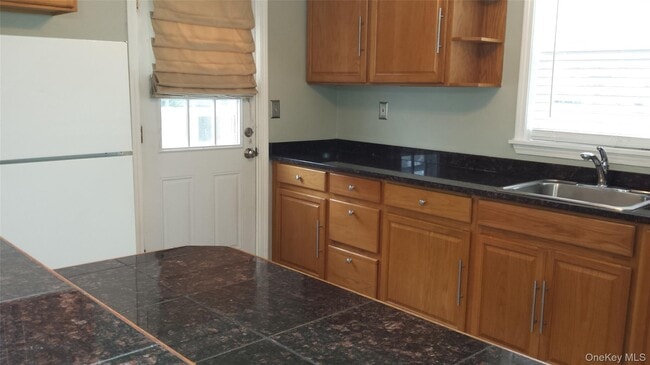 Building Photo - 19 Stuart Ave