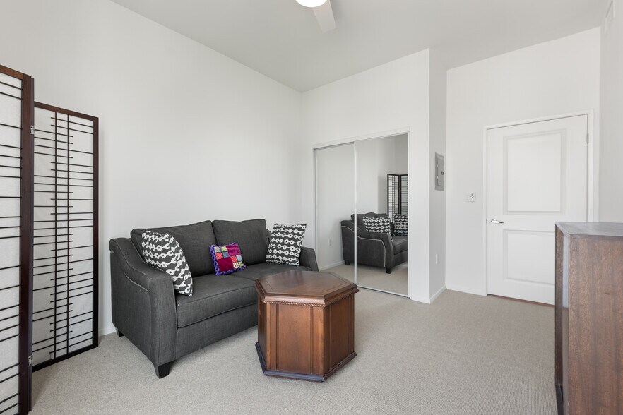 Building Photo - 267 S San Pedro St
