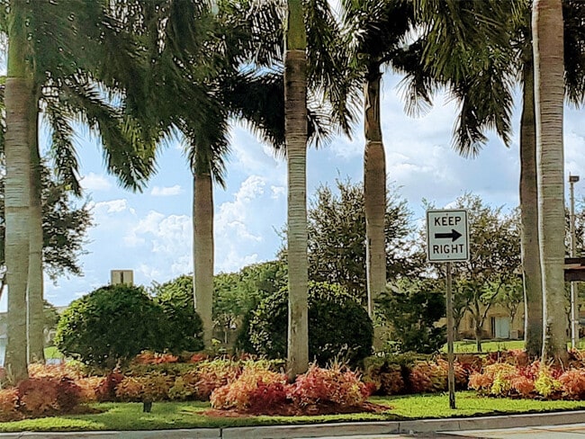 Building Photo - 1425 SE 24th Ct