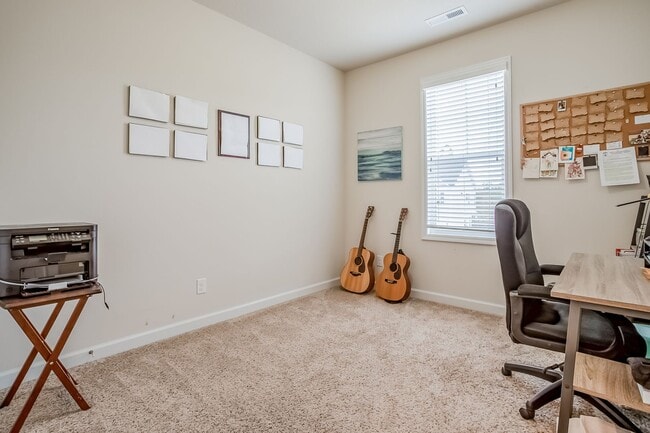 Building Photo - 3-Bedroom Townhome with Garage in Holly Ridge