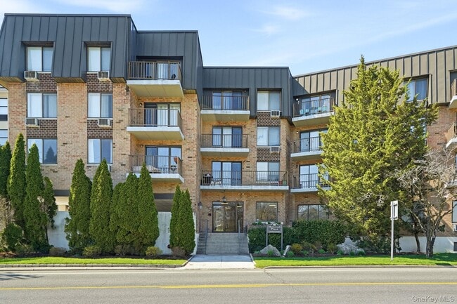 Building Photo - 560 Halstead Ave