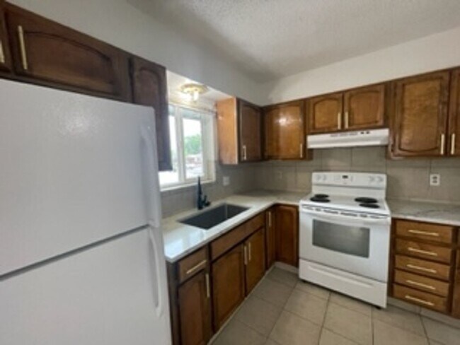 Building Photo - 2101 Chilton Dr