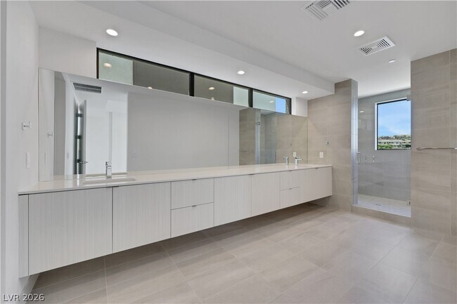 Building Photo - 66 Lakefront Dr