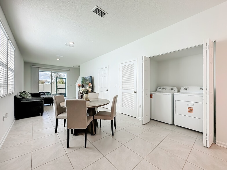 Building Photo - 53 Palmones St