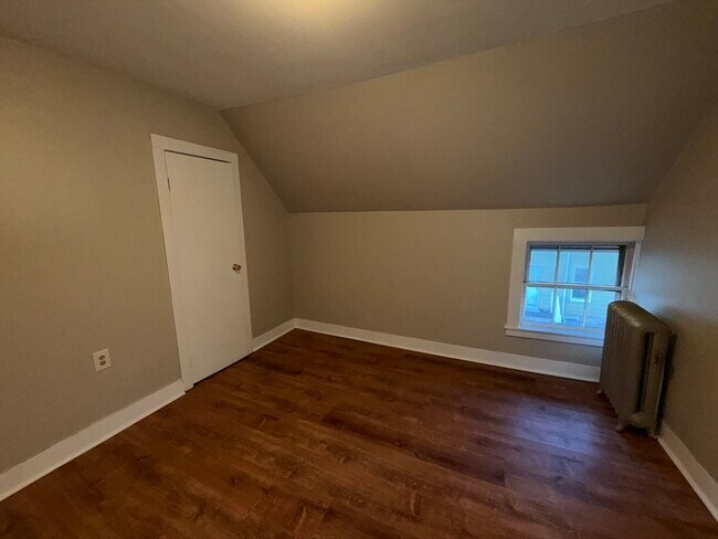 Building Photo - 19 Forest St