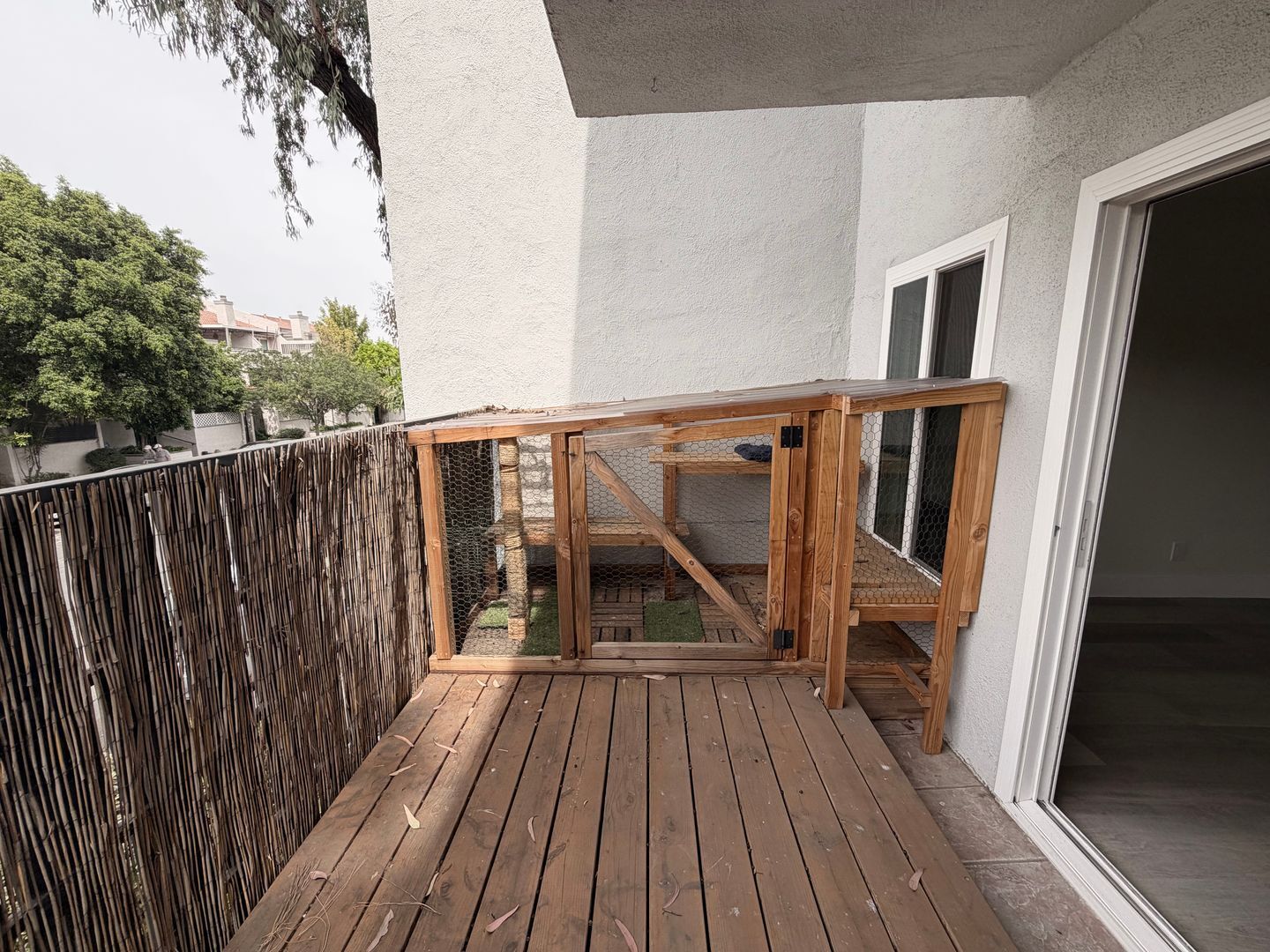 Building Photo - Cat-Friendly Condo with Private Cat Patio Enclosure + Resort-Style Amenities in Tarzana!