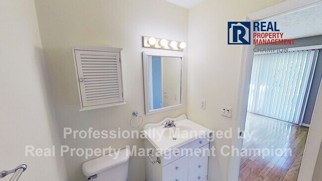 Building Photo - Spacious End Unit Townhome with Private Decks on Two Levels