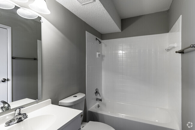 1BR, 1BA - 750SF - Oakside Apartments