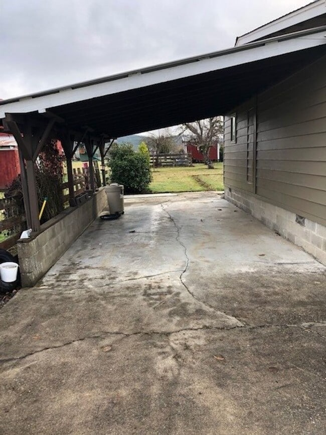 Building Photo - STATUS: RENTED-|R98| $1495