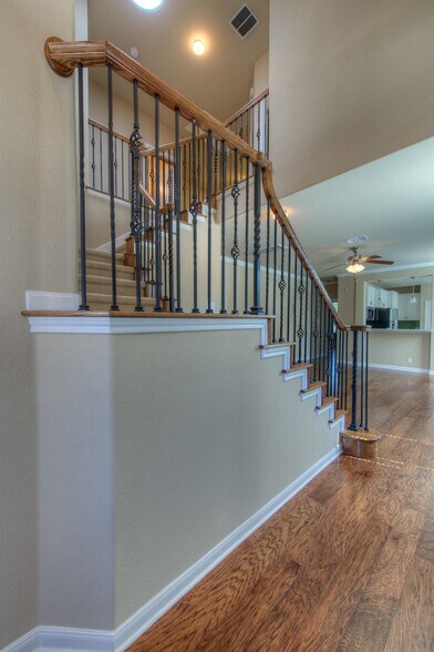 Building Photo - 405 S Meadowlark St