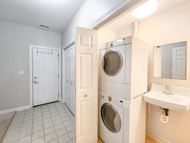 Building Photo - 1643 Church St