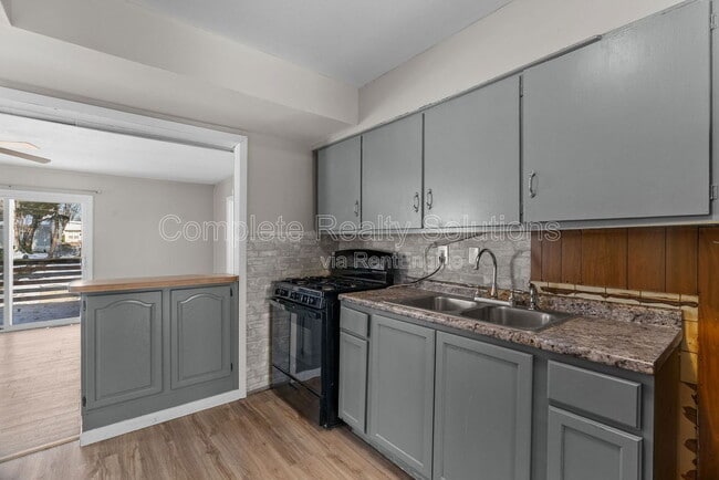 Building Photo - 409 Caithness Rd