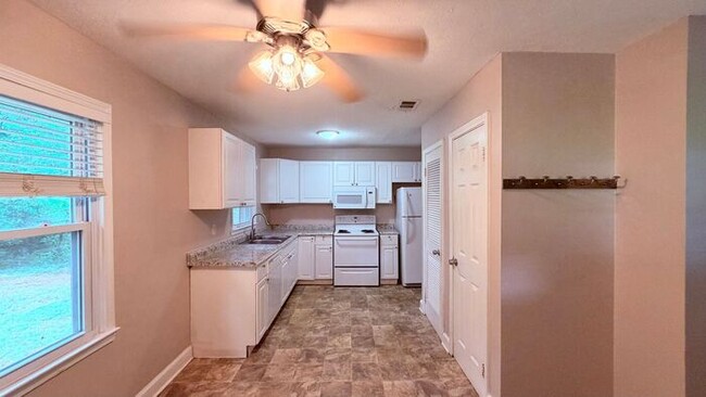 Building Photo - Lithia Springs 3 Bed-1 Bath Stepless Ranch, Private Lot, Carport
