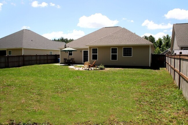 Building Photo - This beautiful home in New Bern