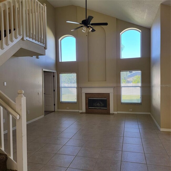 Building Photo - 25903 Bloomsbury Ct