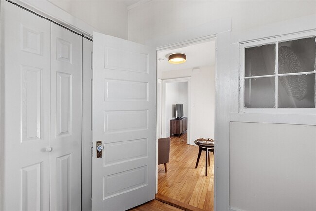 Building Photo - 54 Bonair St