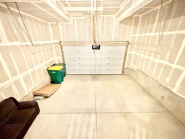 Building Photo - December FREE If Lease Starts By Nov. 15!!