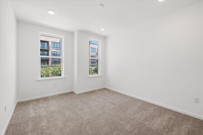 Building Photo - 500 Willow St