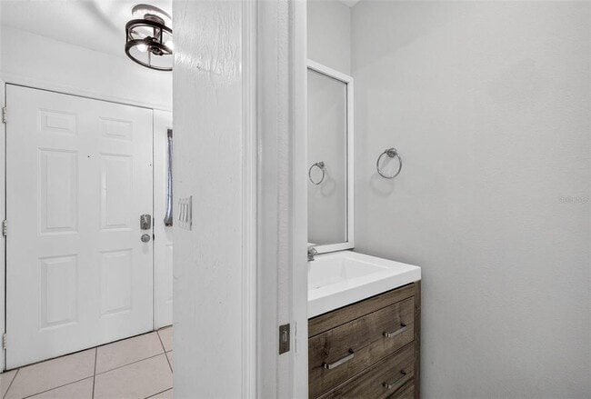 Building Photo - 606 S Glen Ave