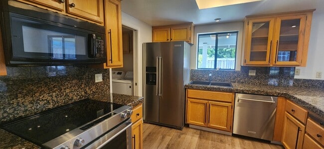 Building Photo - Beautiful 3 Bedroom Home in Desirable Rive...