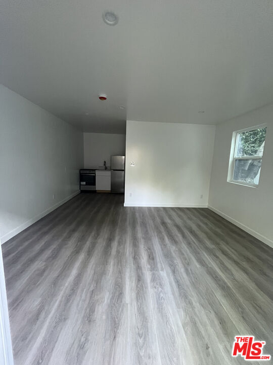 Building Photo - 1162 N Poinsettia Pl