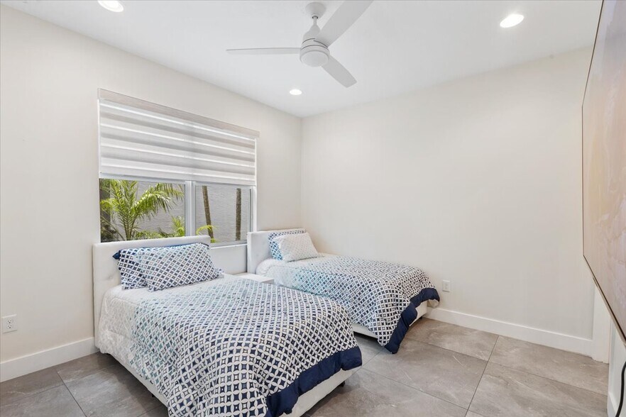 Building Photo - 15377 Green River Ct