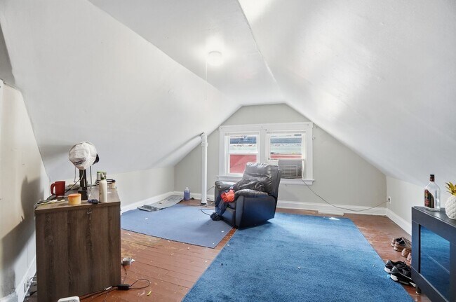 Building Photo - 5 Bedroom Clifton House Available Next to UC Campus
