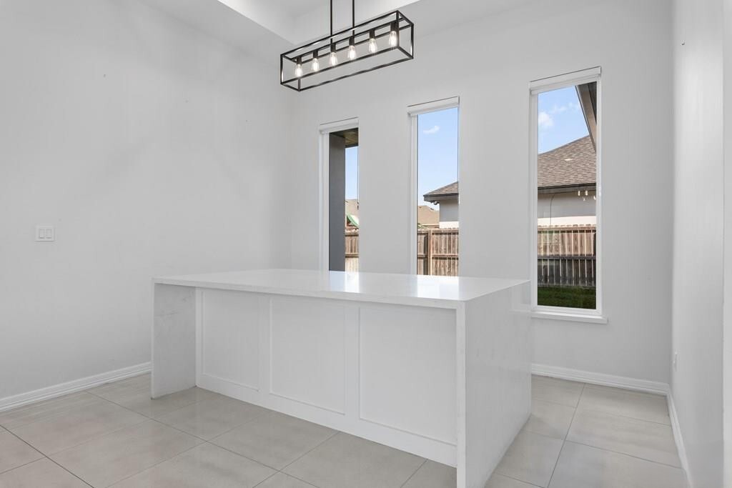 Building Photo - 7401 Hana Dr