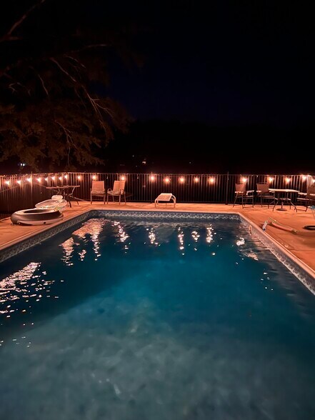 Building Photo - 122 Tucker Dr