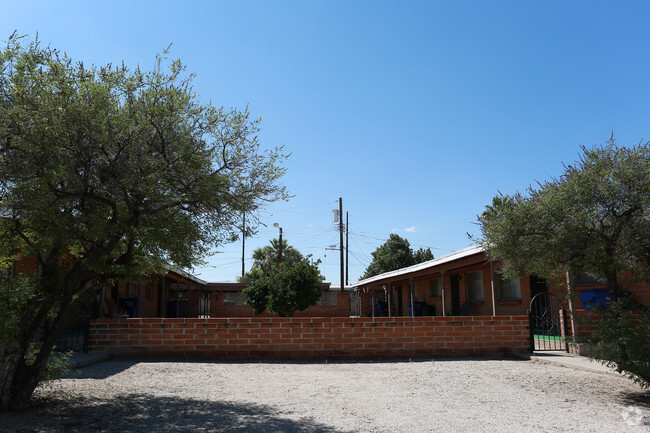Building Photo - PJ's Craycroft Apartments