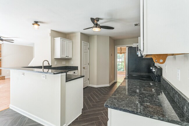 Building Photo - 6611 Barry Whitaker Pl