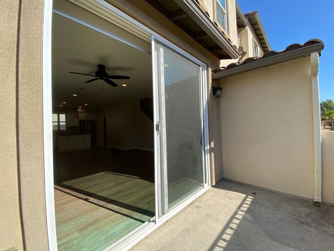 Building Photo - *Special*Stunning 3 Bedroom 3.5 Bathroom T...