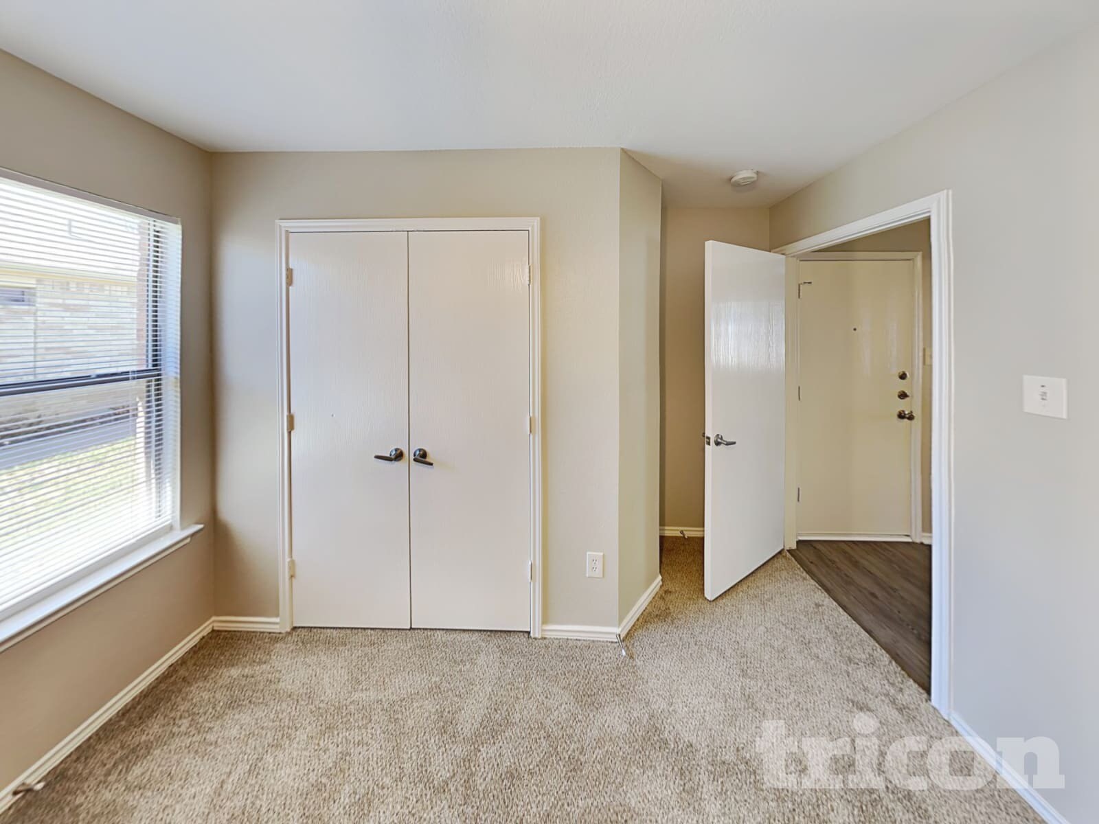 Building Photo - 1245 W Cottonwood Dr