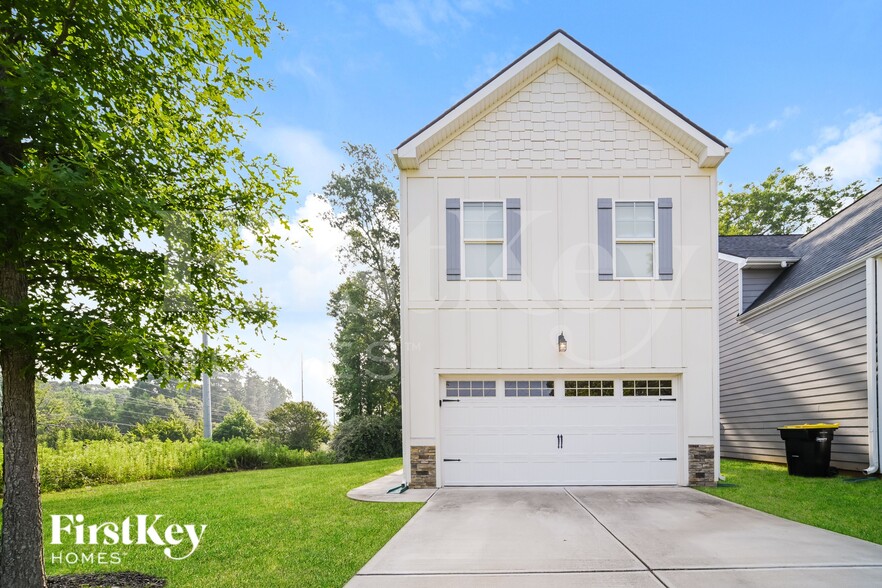 Building Photo - 8 E Newnan Rd