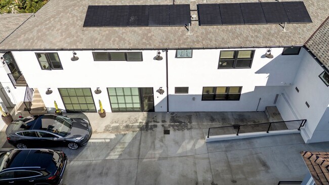 Building Photo - 2519 Curtis Ave