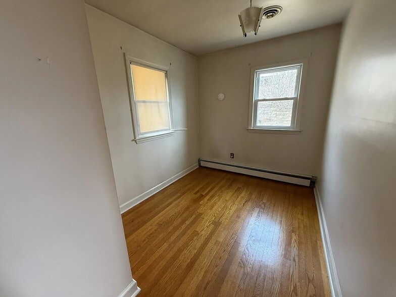 Building Photo - 3900 S Main St