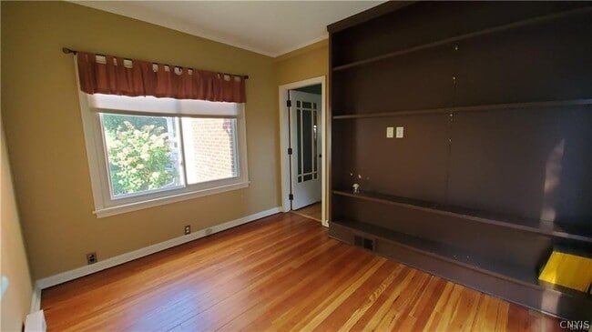 Building Photo - 18 E Austin St