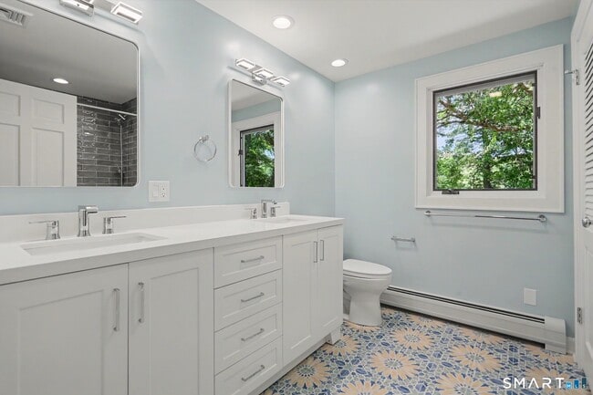 Building Photo - 145 Casmir Dr