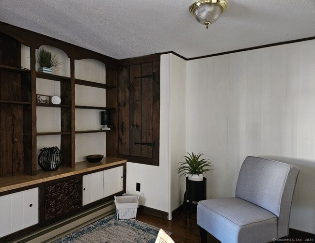 Building Photo - 703 Main St