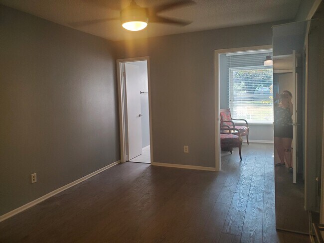 Master Bedroom - 2416 Wrld Pkwy Blvd