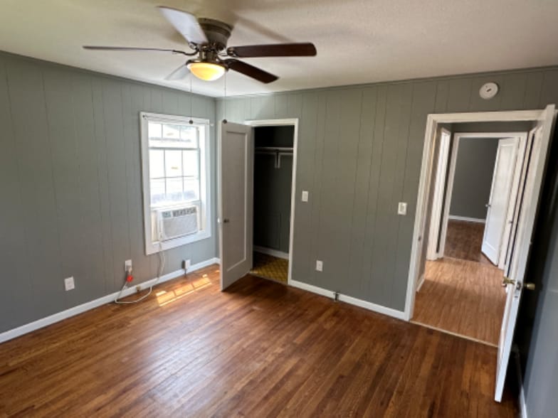 Building Photo - 205 Chambers St