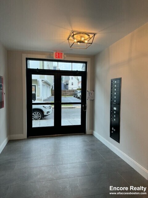 Building Photo - 157 Everett St