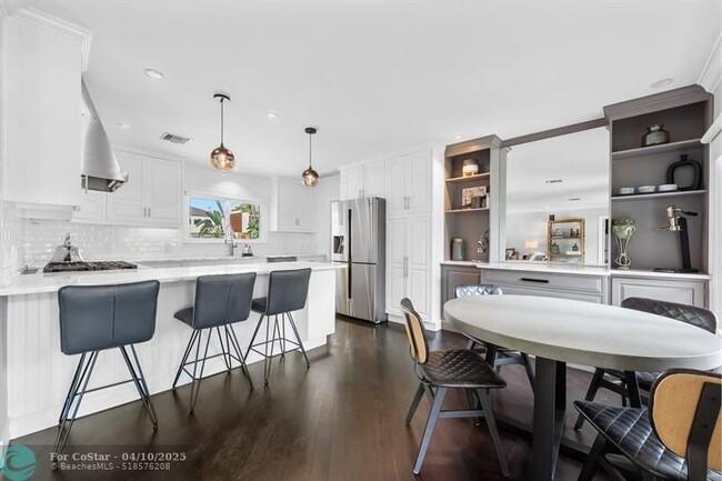 Building Photo - 331 Lido Dr