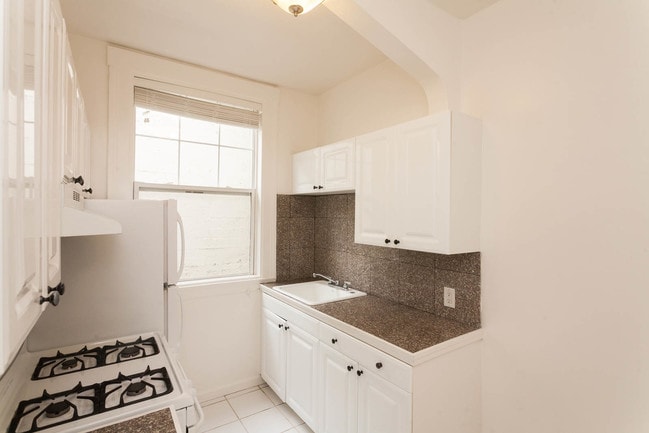 Building Photo - 1401 Jones