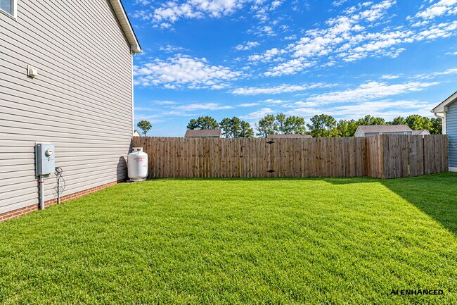 Building Photo - 208 Weeping Willow Dr
