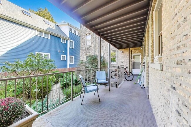 Building Photo - 4200 N Hermitage Ave